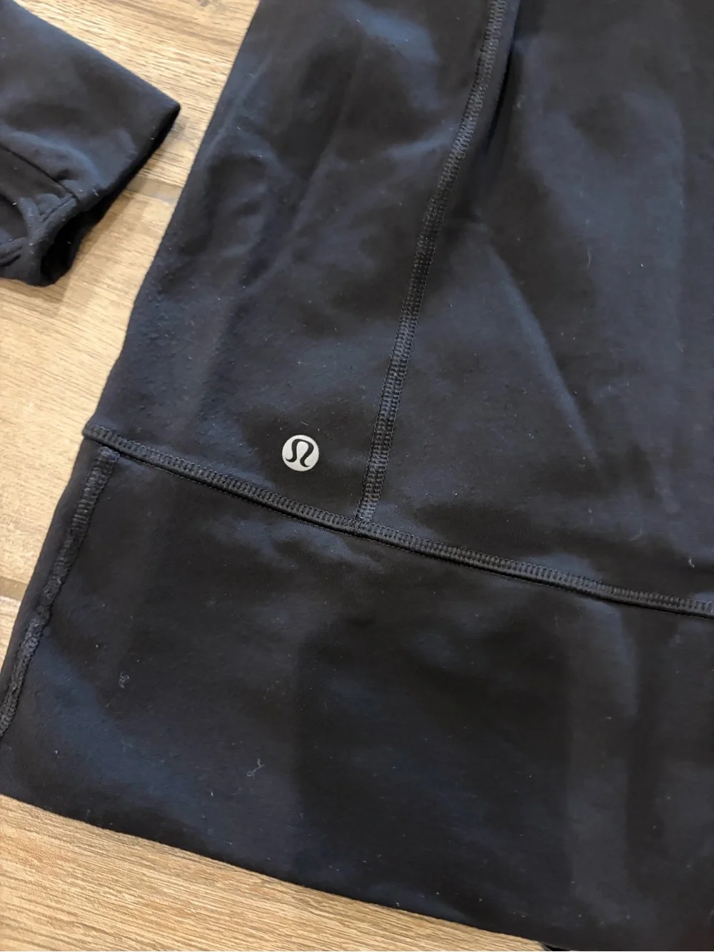lululemon women’s black hooded Jacket size 4